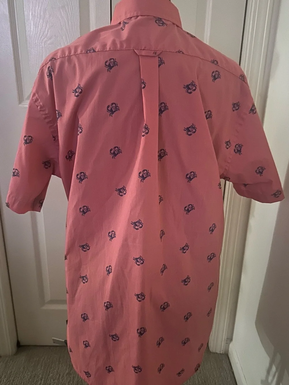 Izod Short-Sleeve Button-Down Shirt in Rose with Navy Motif